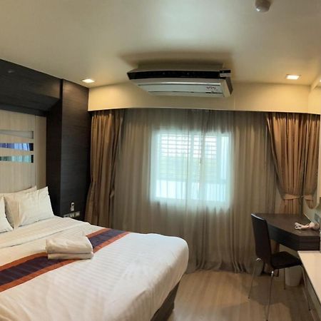 Orion Rooms Sukhumvit 11 Бангкок Экстерьер фото