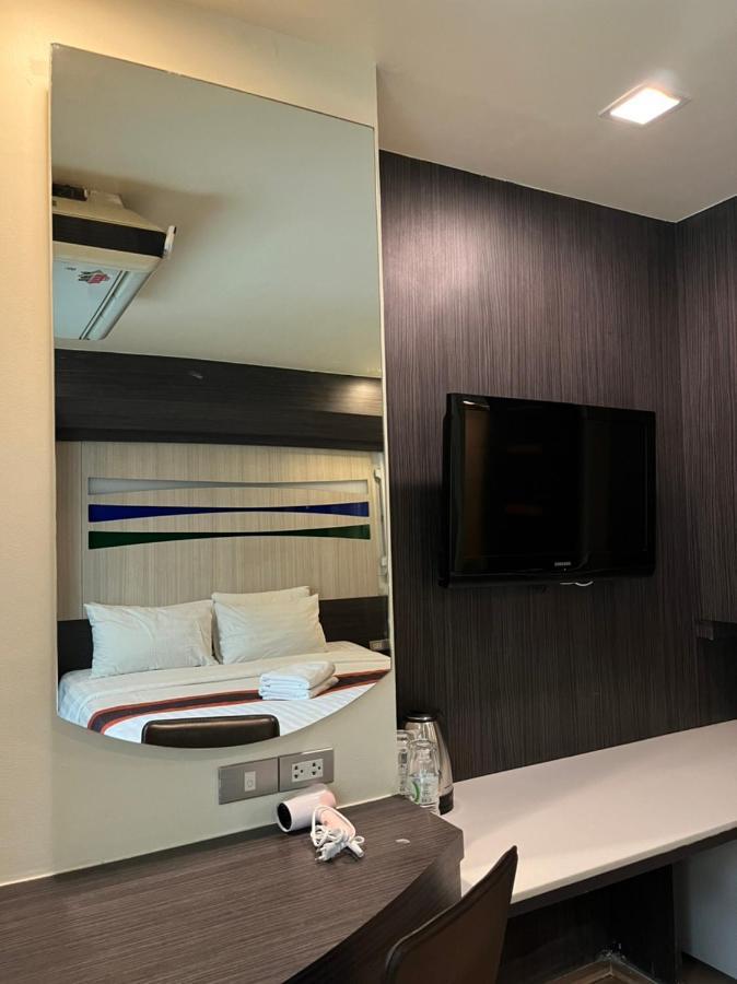 Orion Rooms Sukhumvit 11 Бангкок Экстерьер фото